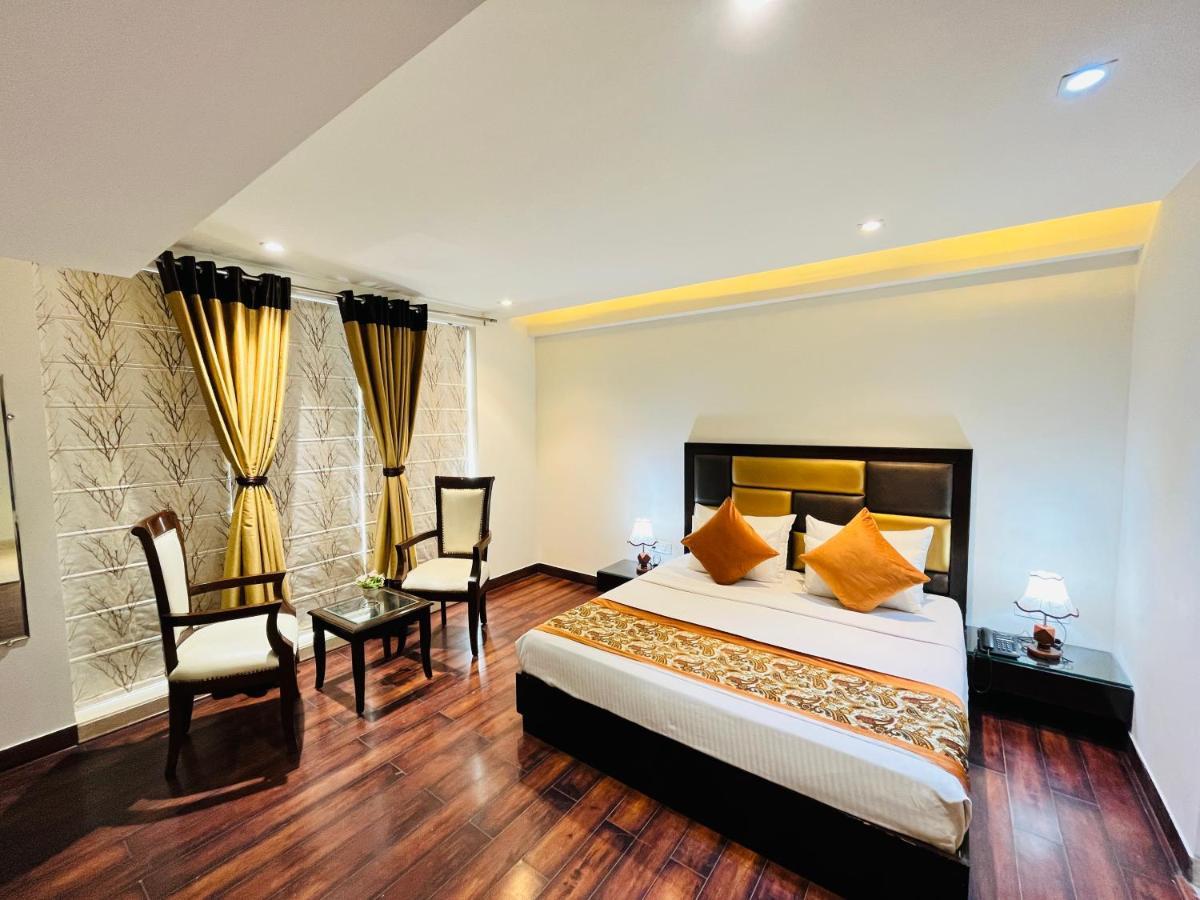 Hotel Aura Ip Grand Karkardooma Metro Station New Delhi Couple Friendly Nova Deli Exterior foto
