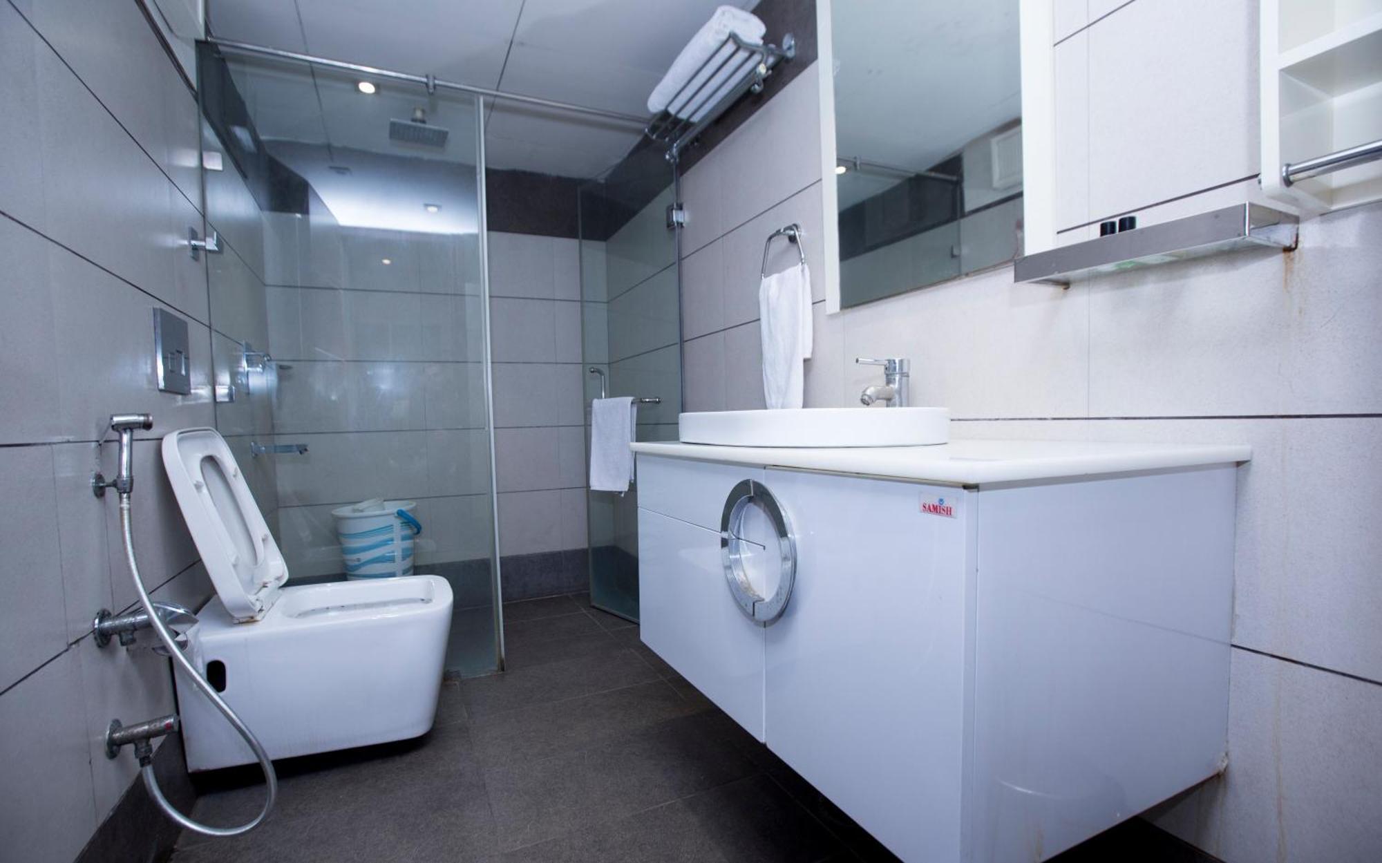 Hotel Aura Ip Grand Karkardooma Metro Station New Delhi Couple Friendly Nova Deli Exterior foto